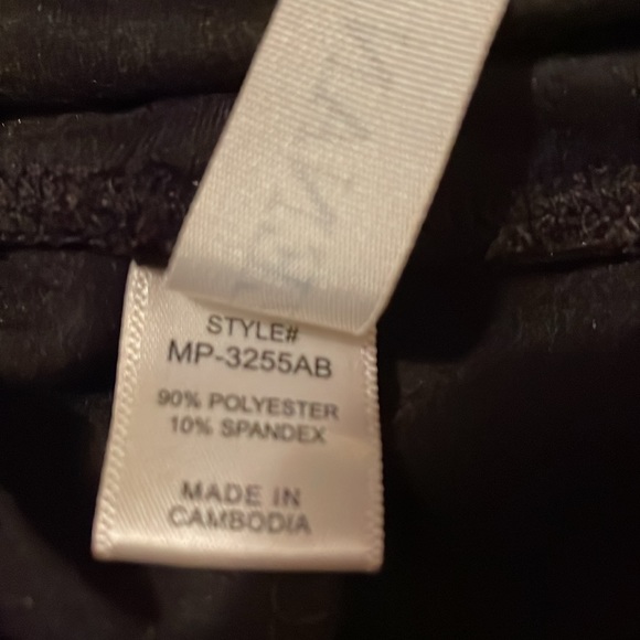 Black Pocket Leggings - Picture 9 of 12